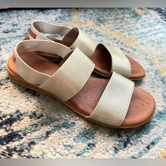 Andre Assous Gold Metallic Slip On Flat Stretch Sandals 8 - Picture 2 of 7